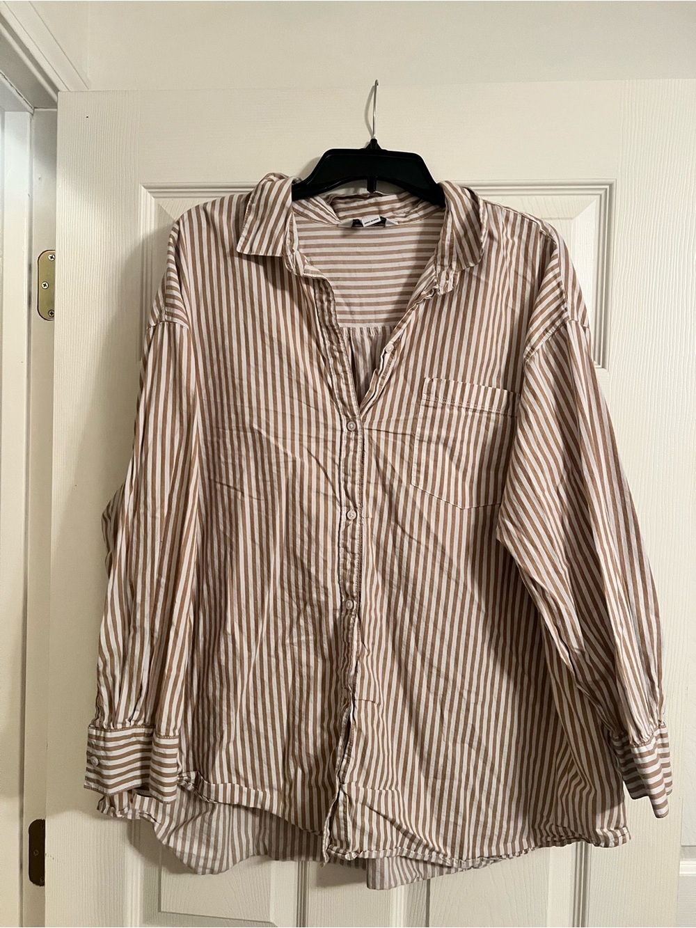 Old Navy Women’s Beige and White Striped Button-Up Shirt